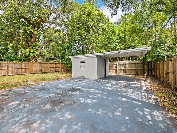 5th image of 411 SW 18th St #2