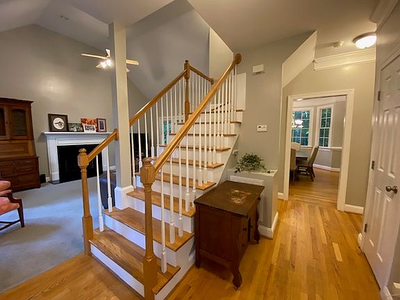 3rd image of 36 Porters Glen Pl