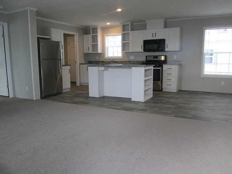 153 Hawthorne Dr — Photo 1