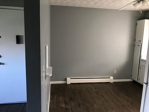 4th image of 108 Carolyn Ln APT 18