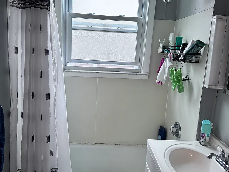 189 Campbell Ave #1 — Photo 3