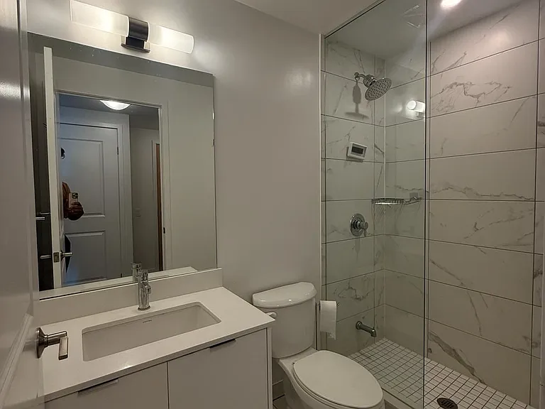 202 Burnhamthorpe Rd E #2101 — Photo 9