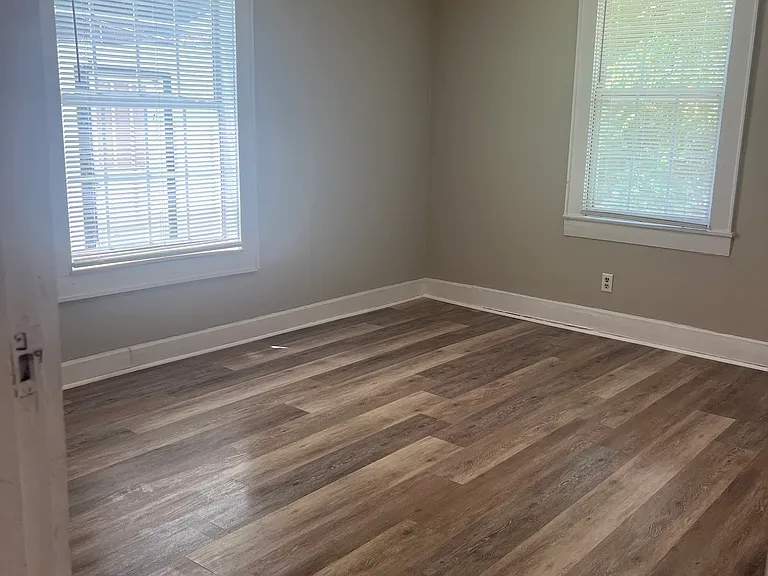 425 Sandy Springs Rd — Photo 3