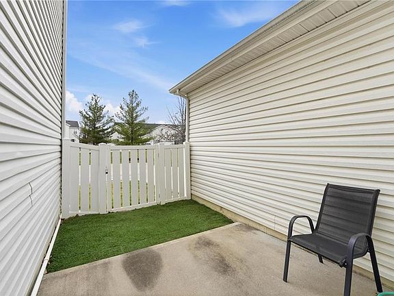 3rd image of 3474 SW Wysteria Ter