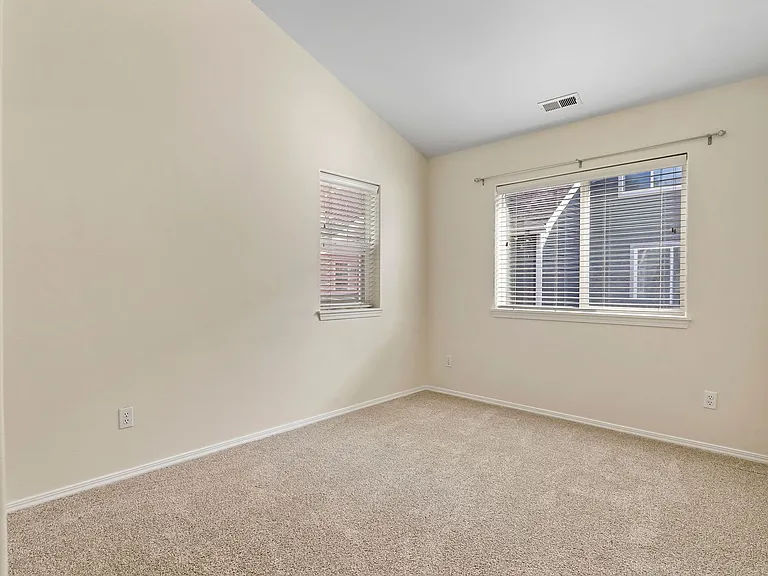 9284 SW Sweek Dr — Photo 16