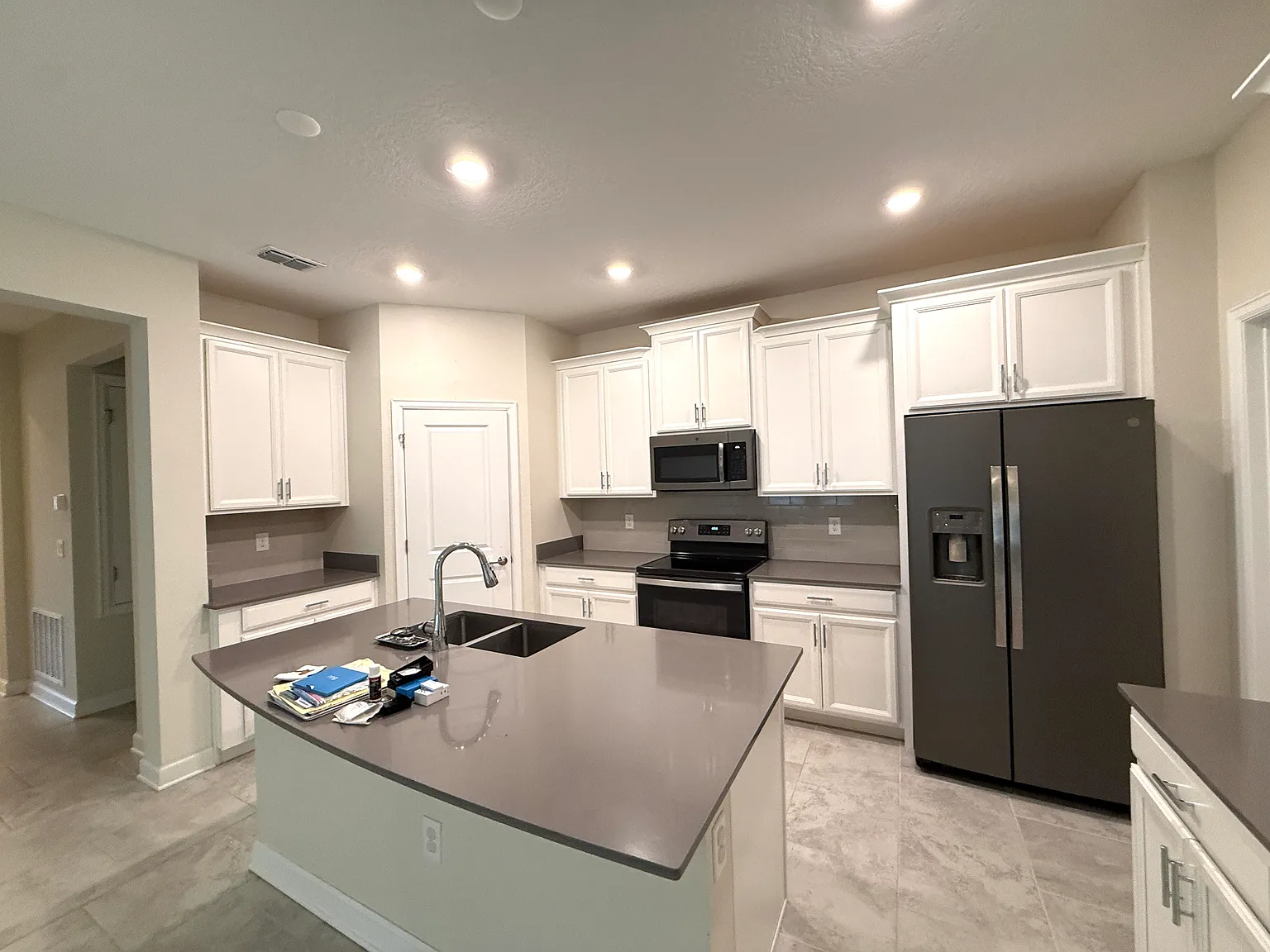 4 bed, 2077 sqft, $2,295 — Photo 3
