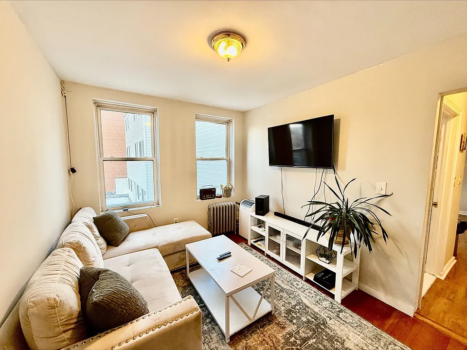 212 Hanover St #2