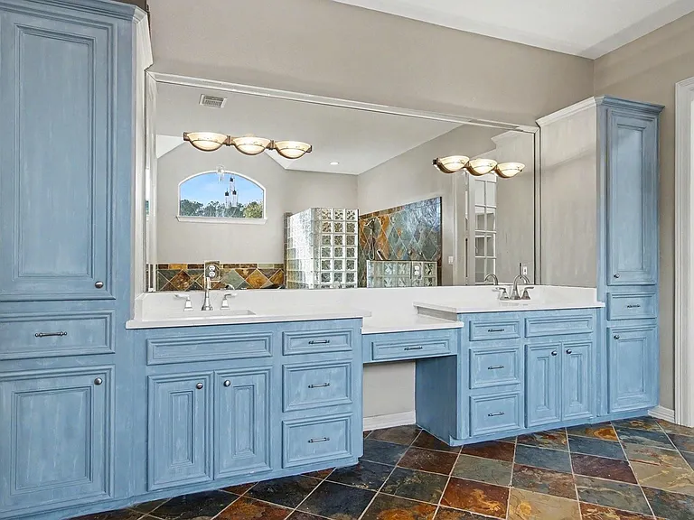 15569 Crown Oaks Dr — Photo 21
