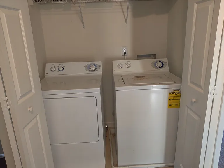 5994 Fox Point Cir — Photo 16