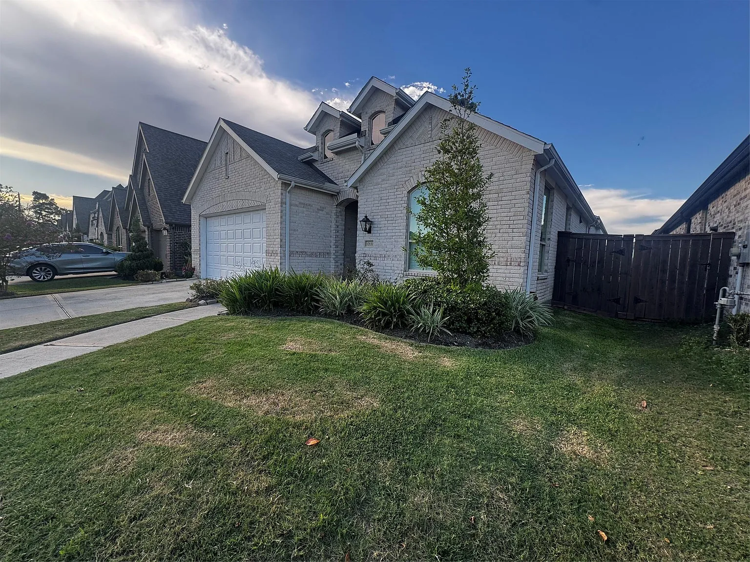 4 bed, 3.0 bath, 2357 sqft, $2,850 — Photo 2