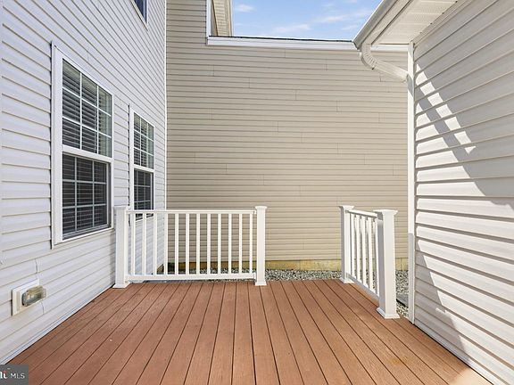 4th image of 710 Sun Valley Ct