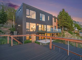 18069 N Shore Estates Rd, Spring Lake, MI 49456