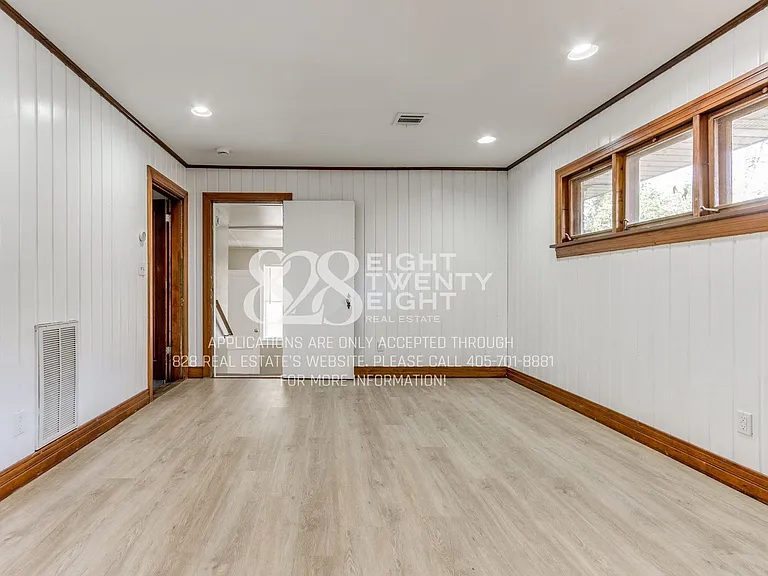 241 Emelyn St — Photo 30