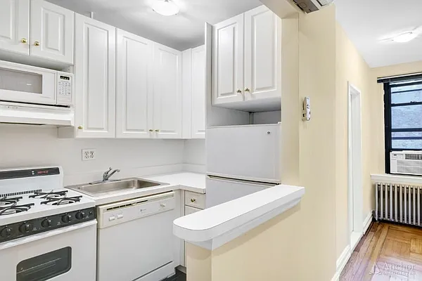 Rented by Anchor Associates | media 23