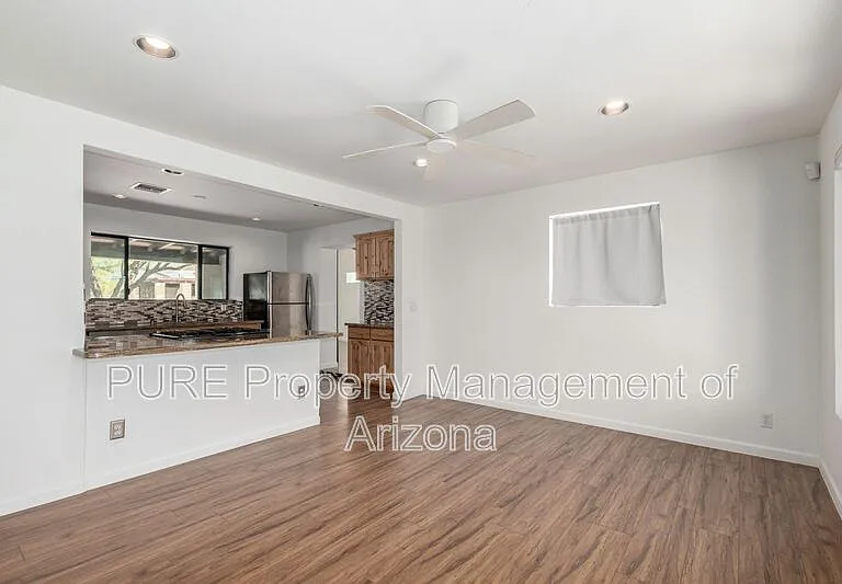 1526 E Griswold Rd — Photo 6