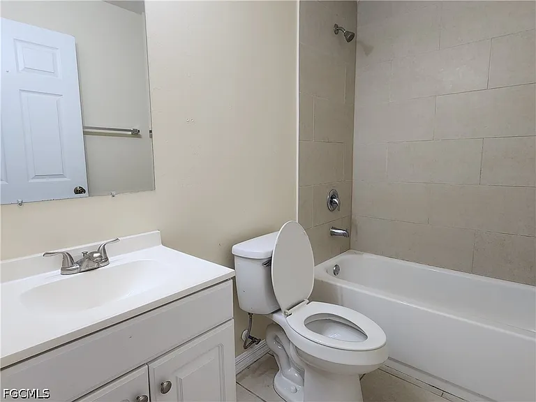121 SW 16th Ter — Photo 9