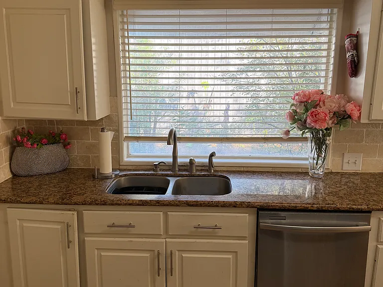 11607 Cedar Creek Dr — Photo 10