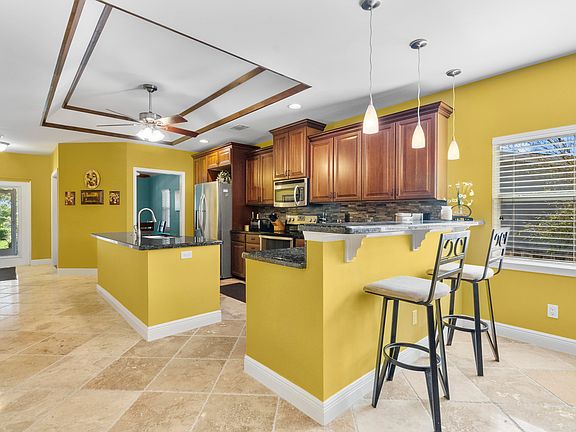 2nd image of 932 SW 30th Street
