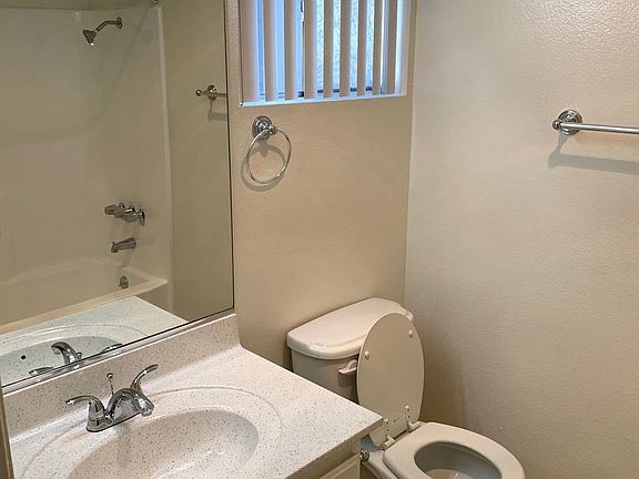 5th image of 13138 Moorpark St APT 25