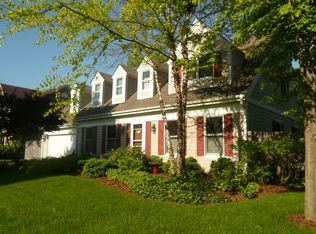 0S429 Madison St, Winfield, IL 60190