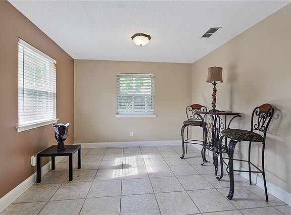 5th image of 784 Oakwood Dr