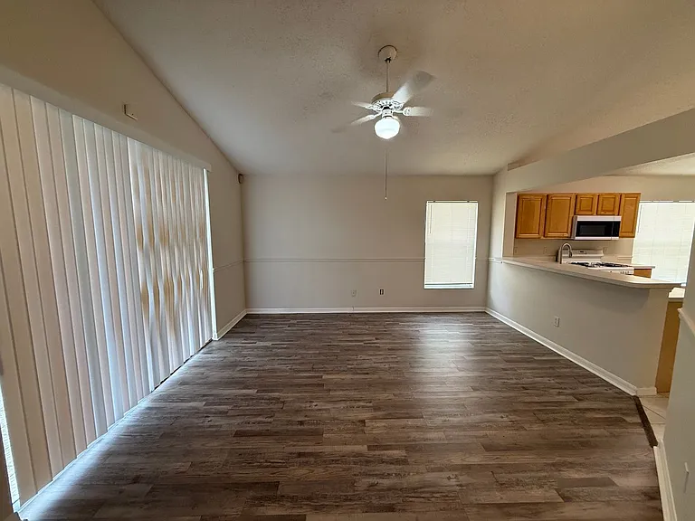 12464 Castlemain Trl — Photo 12