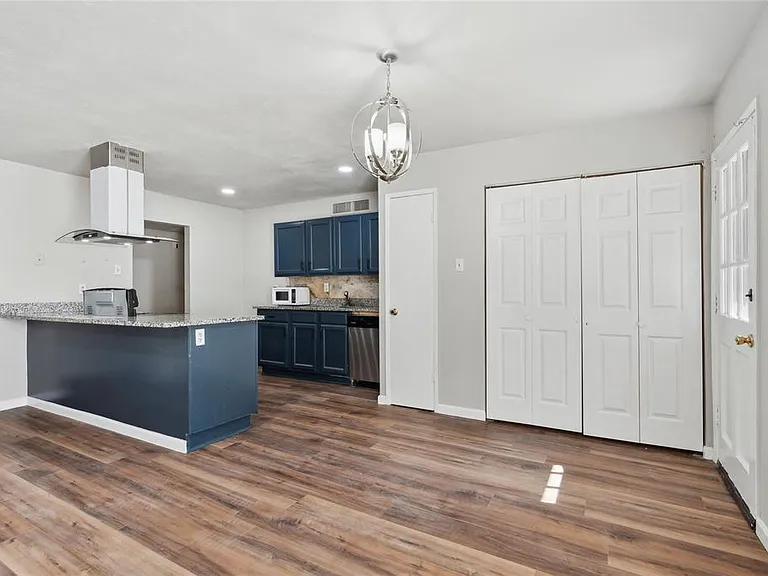 556 Hawthorne Dr — Photo 7