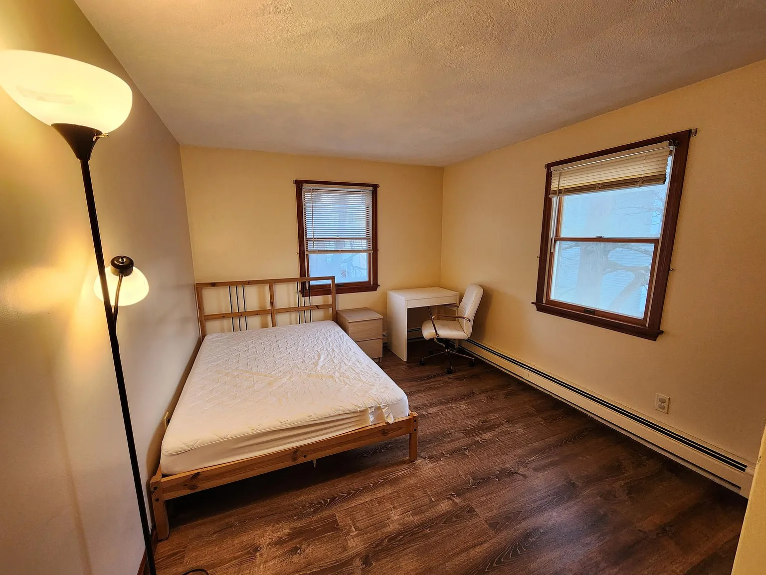 6 bed, 2.5 bath, 2200 sqft, $1,200 — Photo 1