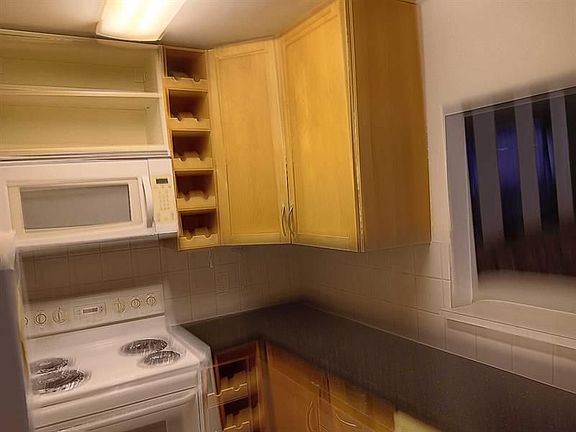 4th image of 252 Newport Ct #P