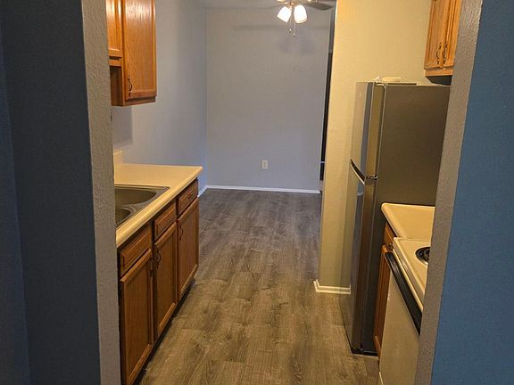 4th image of 830 Western Ave #106