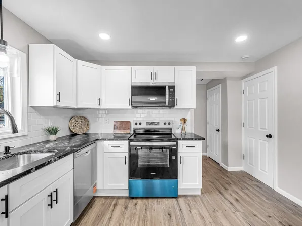 196 Massasoit St, Springfield, MA 01107