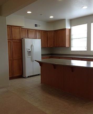 2nd image of 1805 Clare Ln