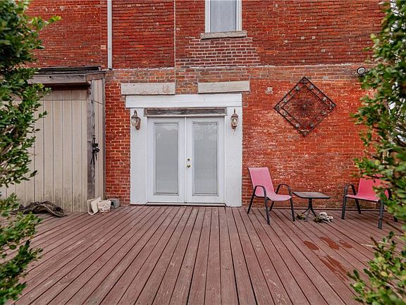 3rd image of 605 Atchison St