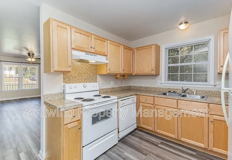 1519 Elmwood Ave — Photo 9
