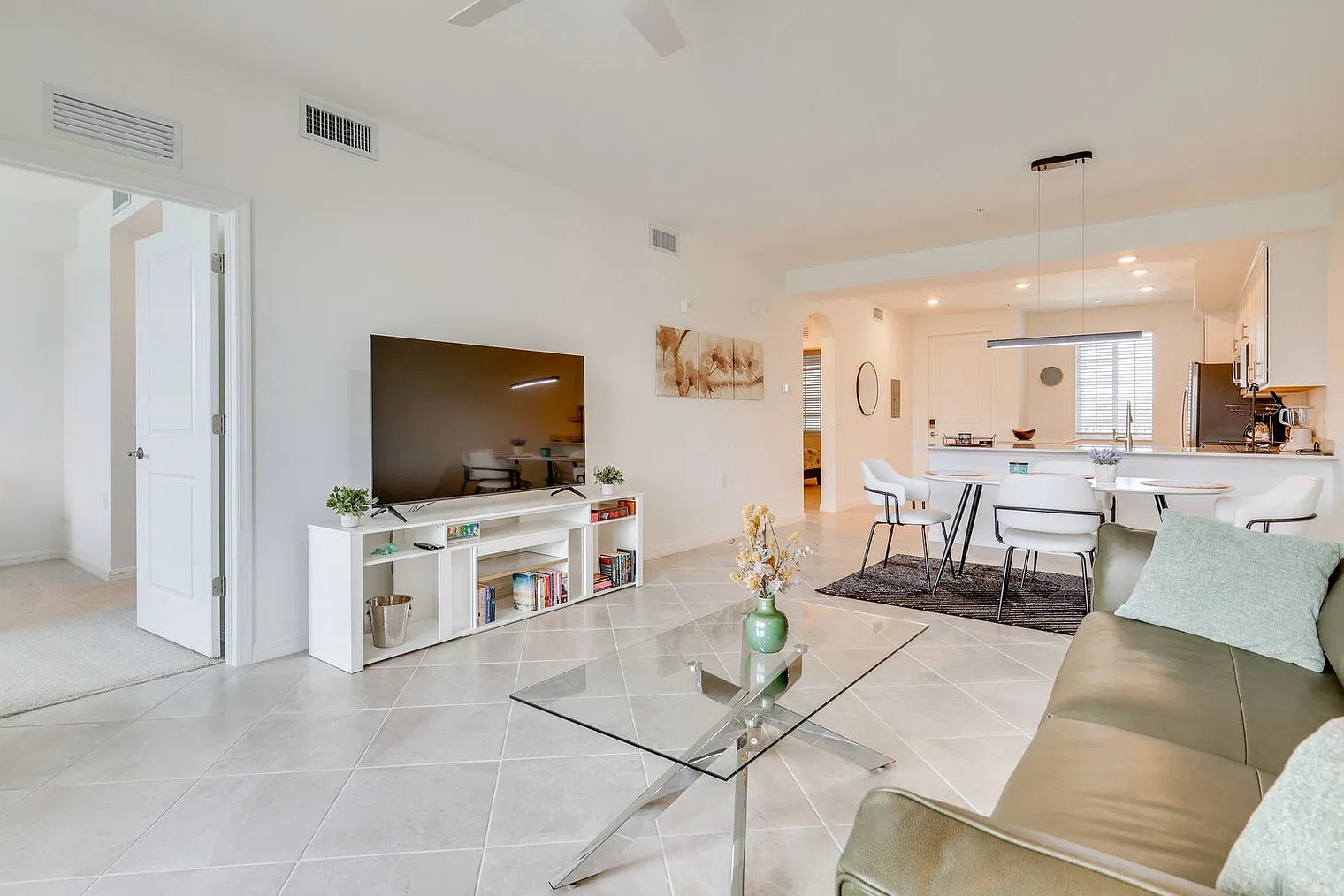2 bed, 2.0 bath, 1140 sqft, $2,871 — Photo 1