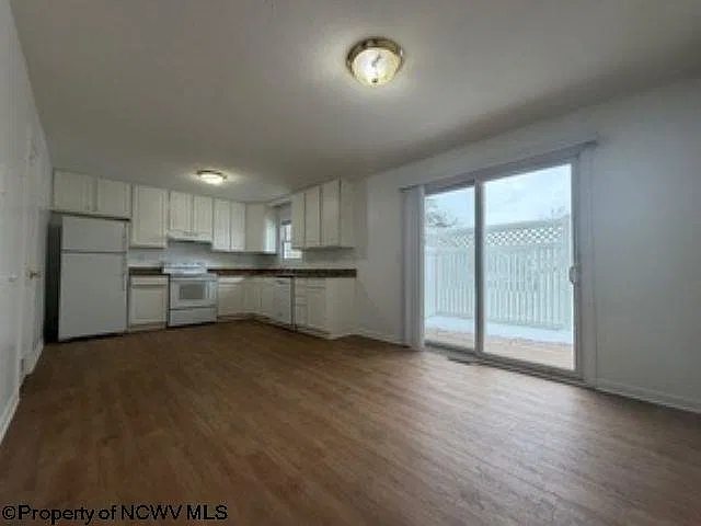 3 bed, 2.5 bath, $1,650 — Photo 3