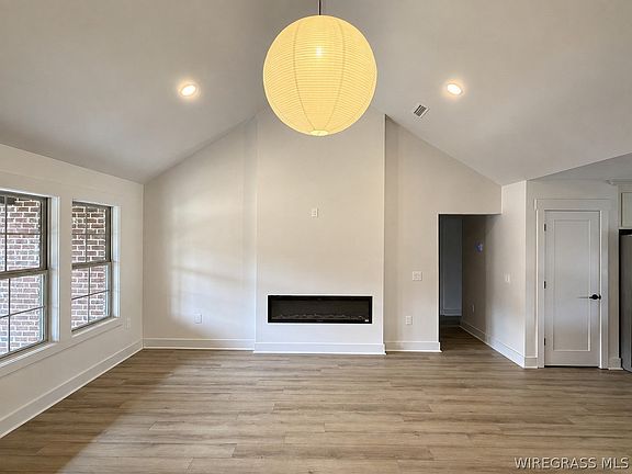 4th image of 121 Scout Way