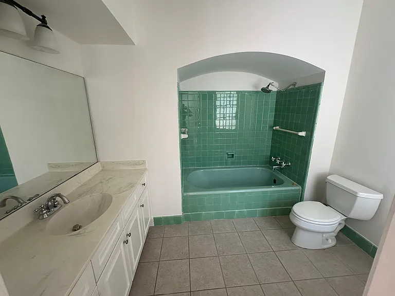 6423 S Claiborne Ave — Photo 21