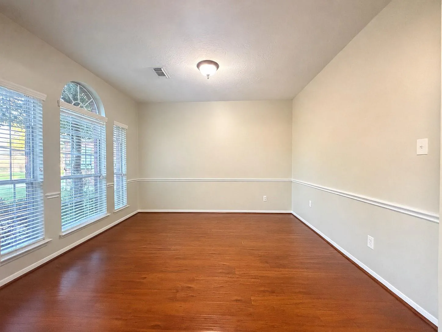 4 bed, 2.0 bath, 2142 sqft, $2,600 — Photo 4