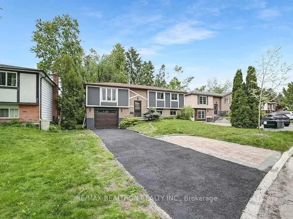 14 Chippawa Ct, Barrie, ON L4M 5N8
