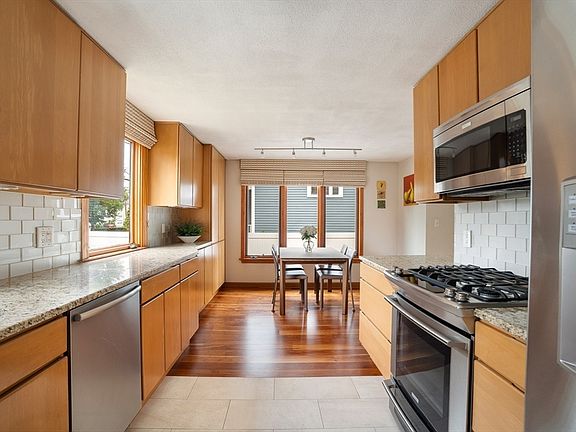 2nd image of 76 Grove St Unit 76
