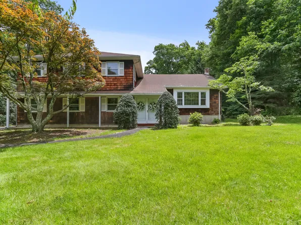 74 Bobbys Court, Ridgefield, CT 06877