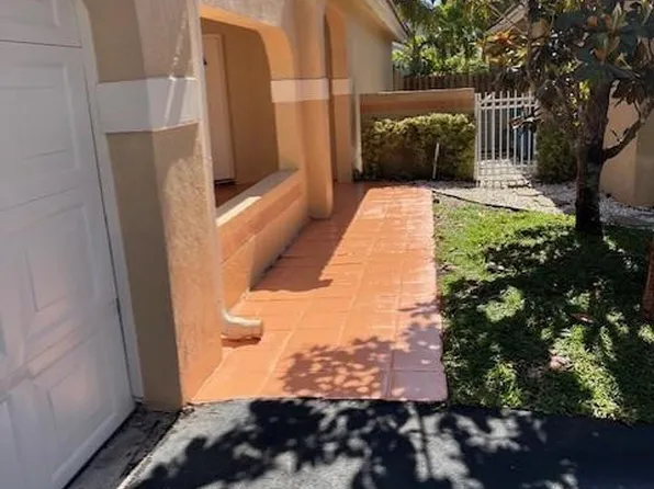 1311 Seagrape Cir, Weston, FL 33326