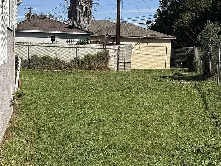 713 E Cocoa St — Photo 4