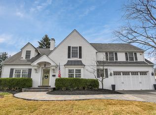 1921 Andover Rd, Upper Arlington, OH 43212