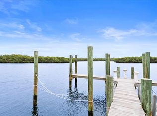 1192 Gandy Crest Dr NE, Saint Petersburg, FL 33702