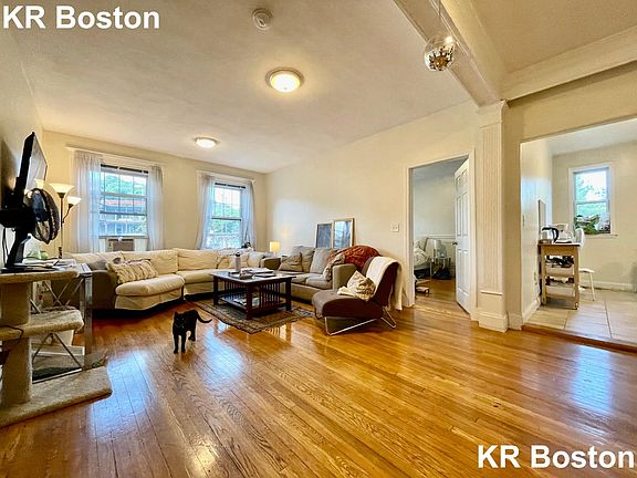 3rd image of 724 Washington St #4