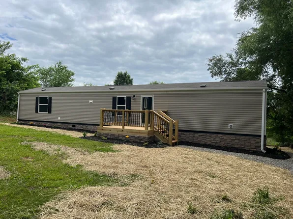 203 Byrnes St, Goodview, VA 24095