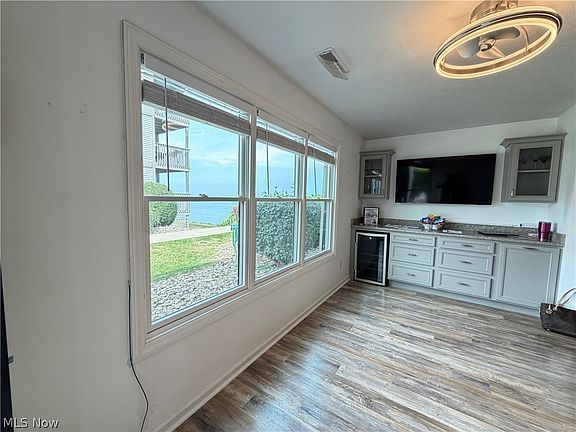 3rd image of 5237 Lake Rd W APT 1011
