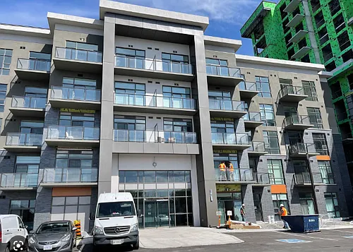 450 Dundas St E Photo 1